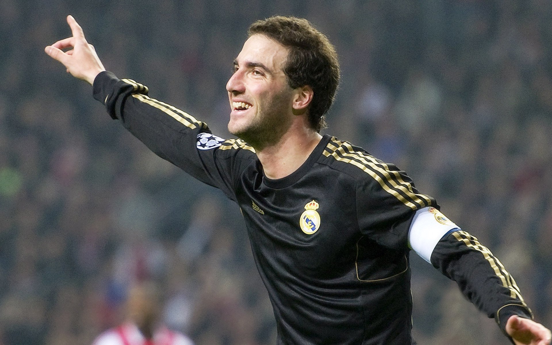 法国名将拉维勒涅刷新撑杆跳赛季最佳 巴黎奥运备战再添信心