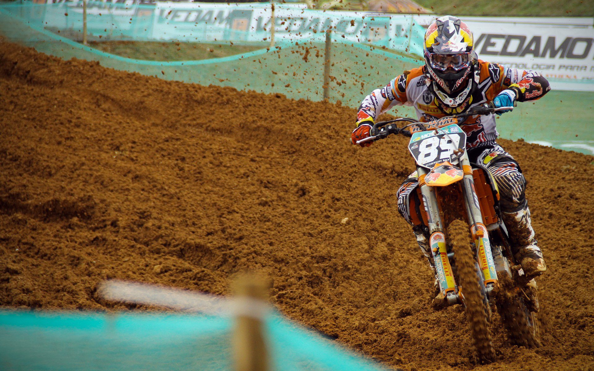 北境冰球联赛激战正酣，豪强争霸，新秀崛起，季后赛席位争夺白热化